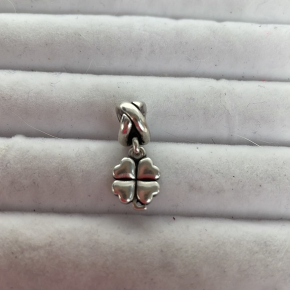 Pandora Fuchsia Four Leaf Clover Charm - Picture 4 of 5